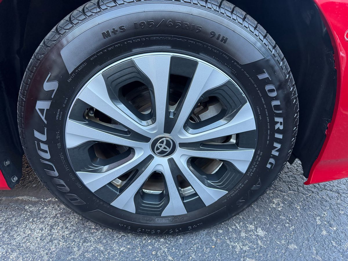 Toyota Prius photo 37