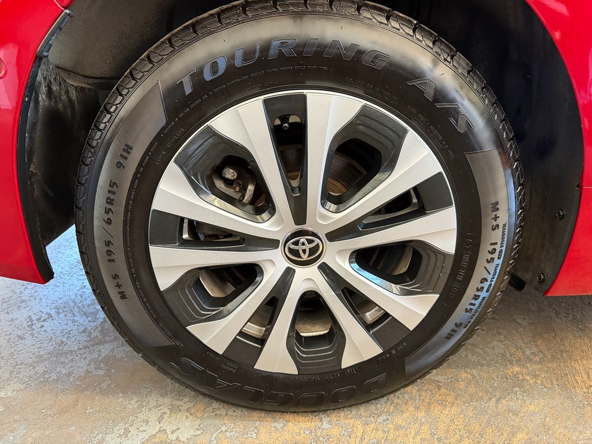 Toyota Prius photo 35