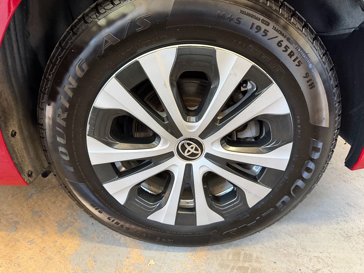 Toyota Prius photo 36