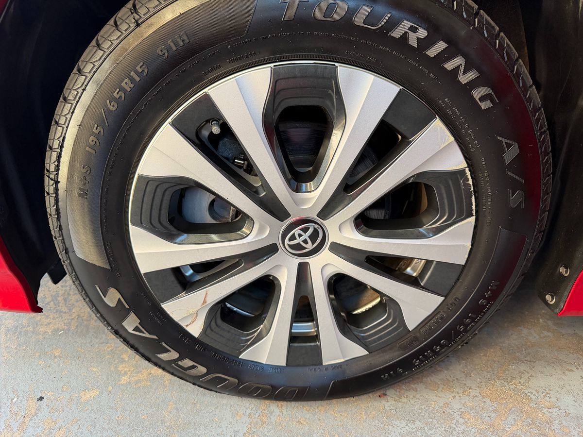 Toyota Prius photo 38