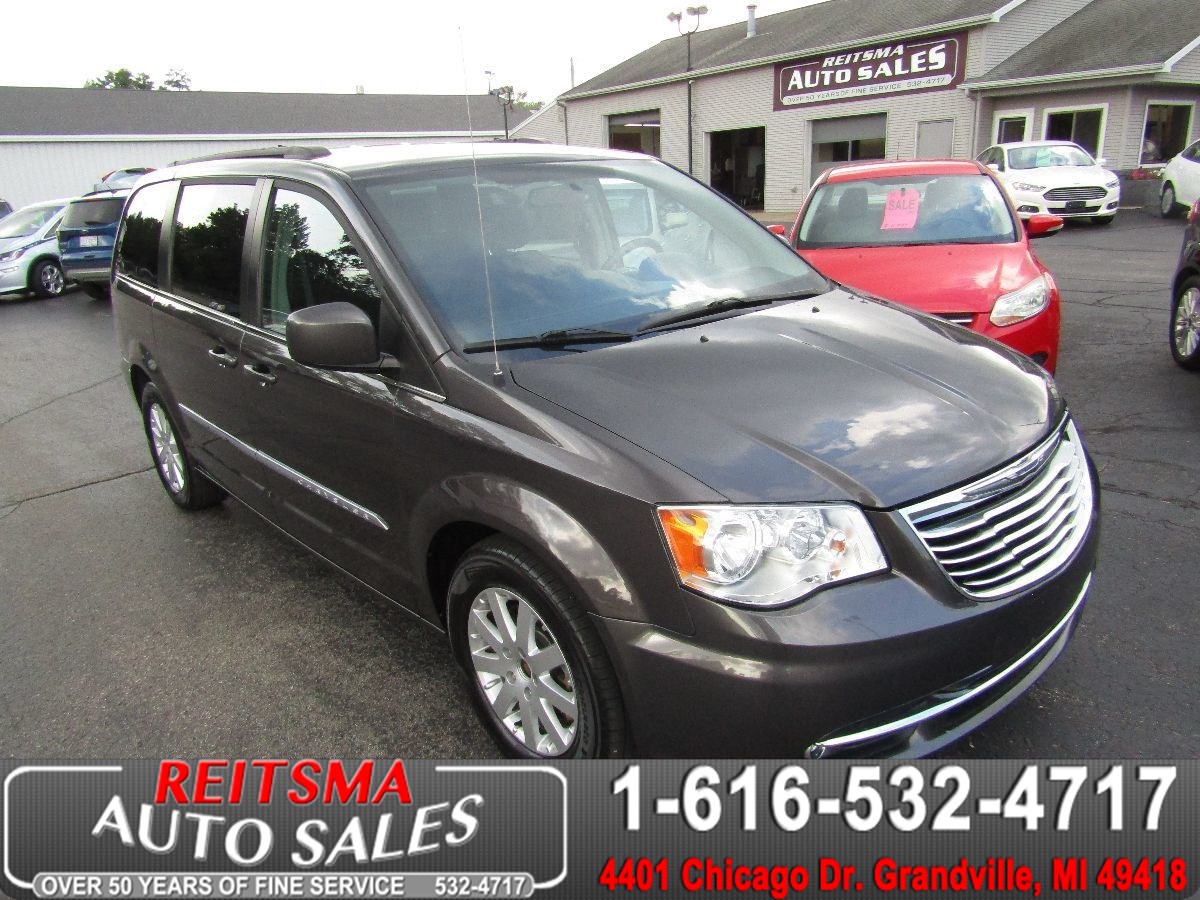 Sold 2016 Chrysler Town Country Touring in Grandville
