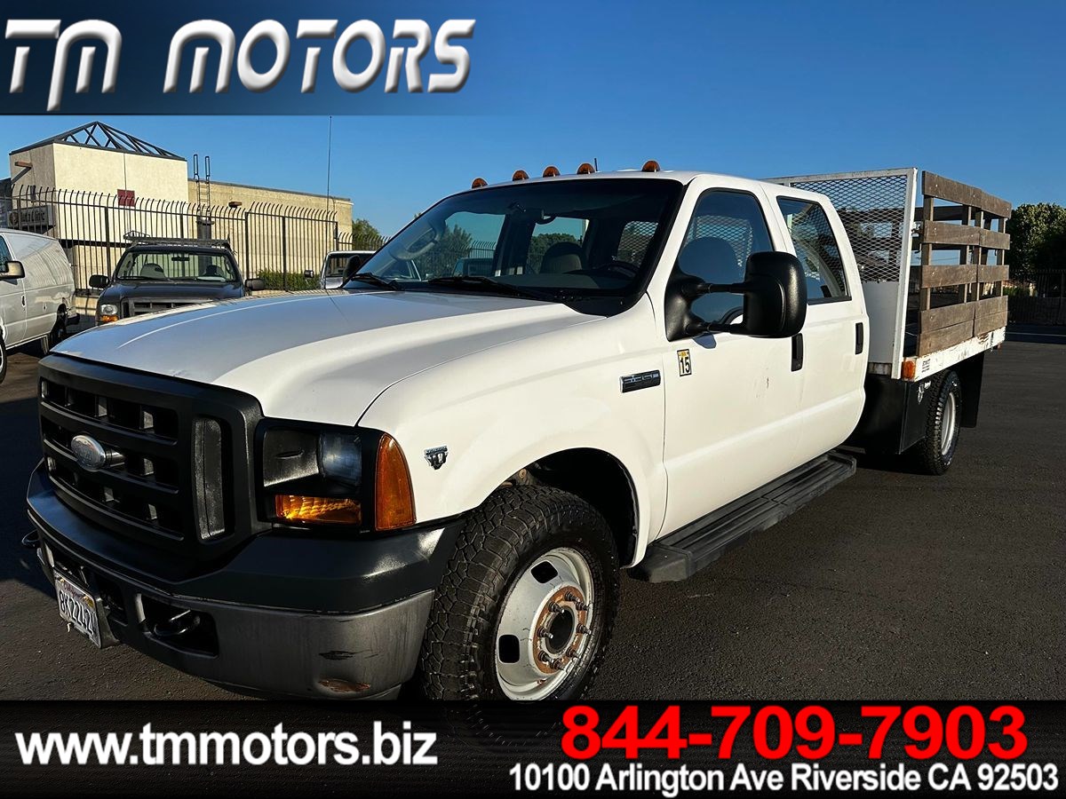 2007 Ford Super Duty F-350 DRW Crew Cab XL Stake Bed