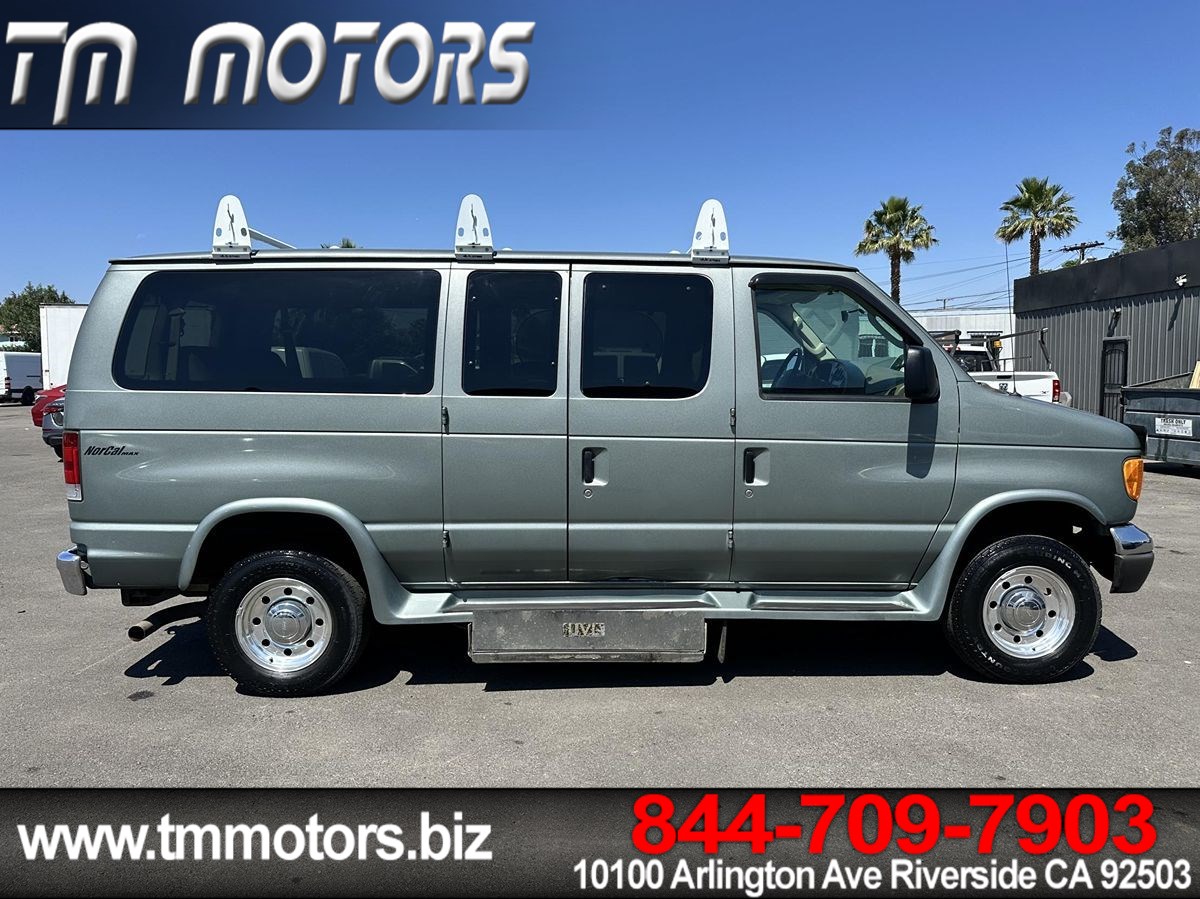 2006 Ford E-350 photo 3