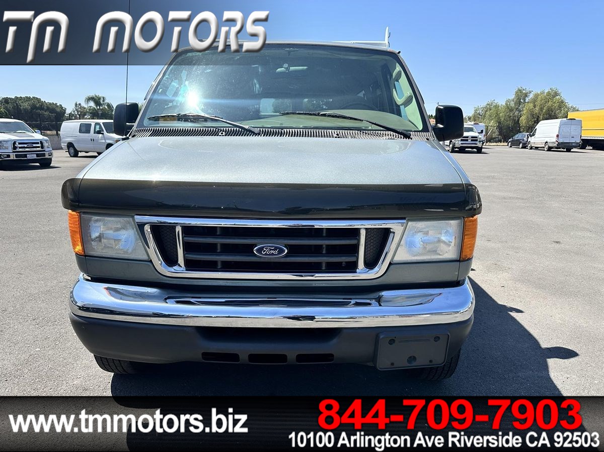 2006 Ford E-350 photo 2