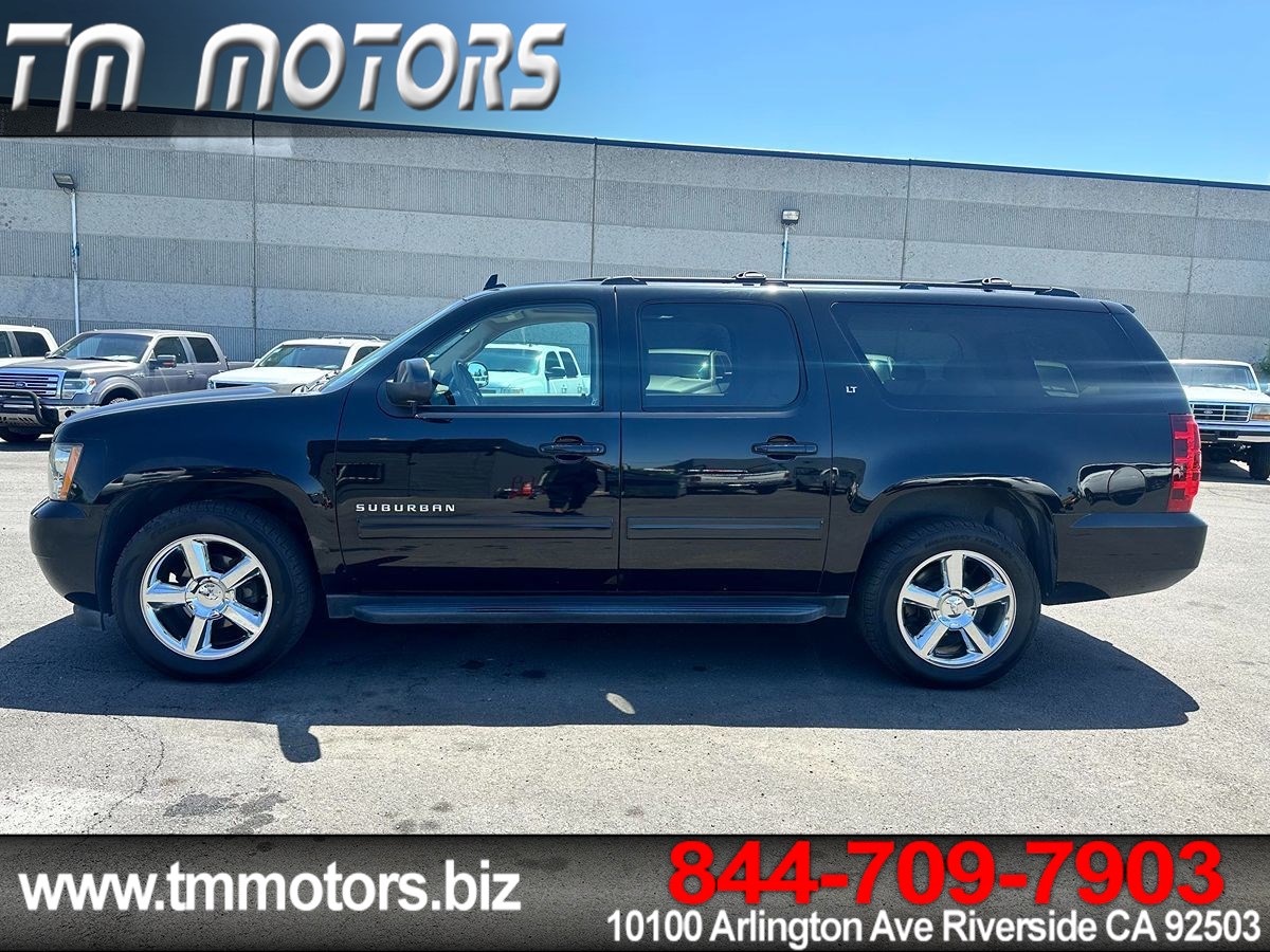 2011 Chevrolet Suburban LT photo 3