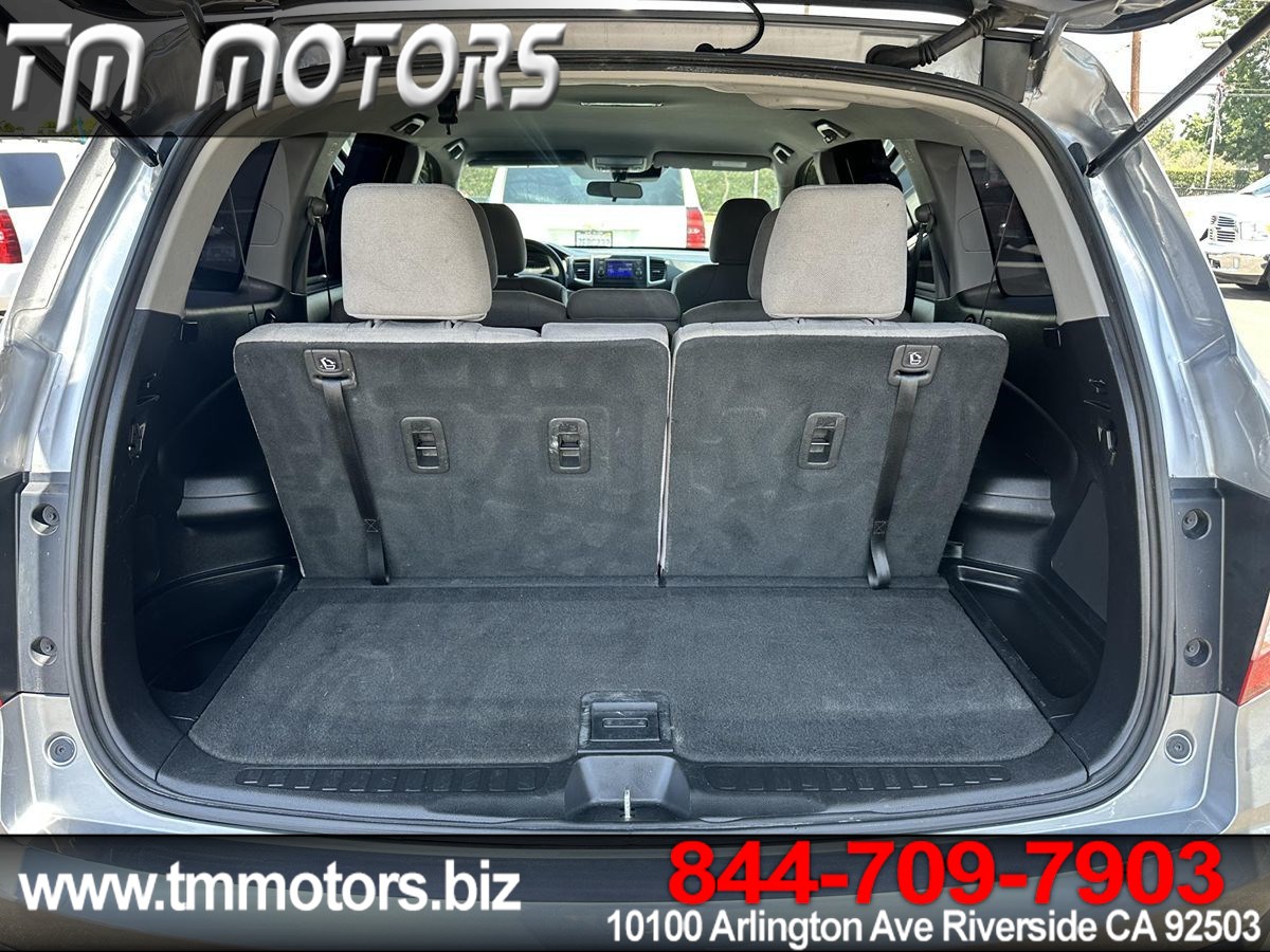 2019 Honda Pilot LX photo 17