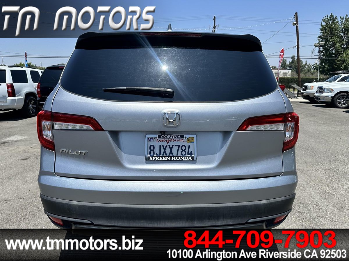 2019 Honda Pilot LX photo 5