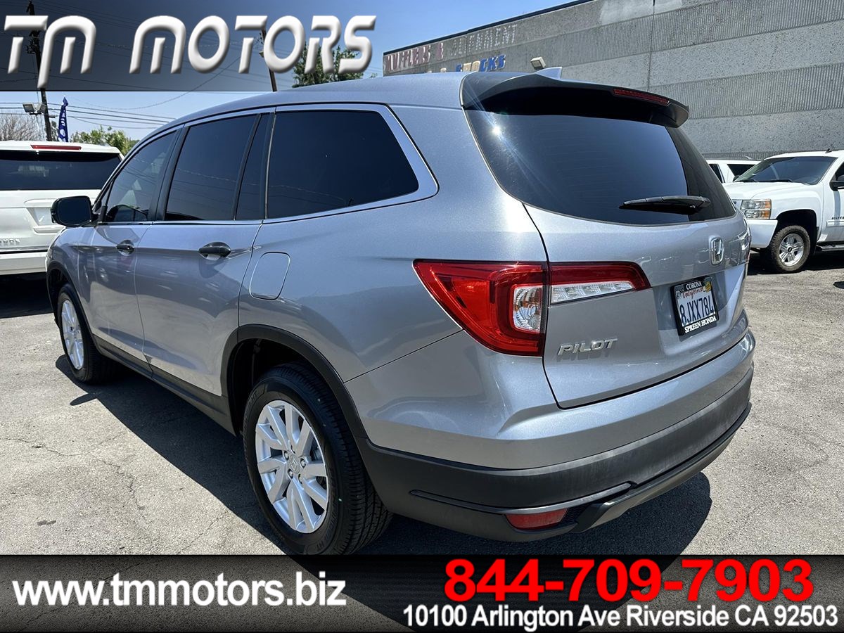 2019 Honda Pilot LX photo 4