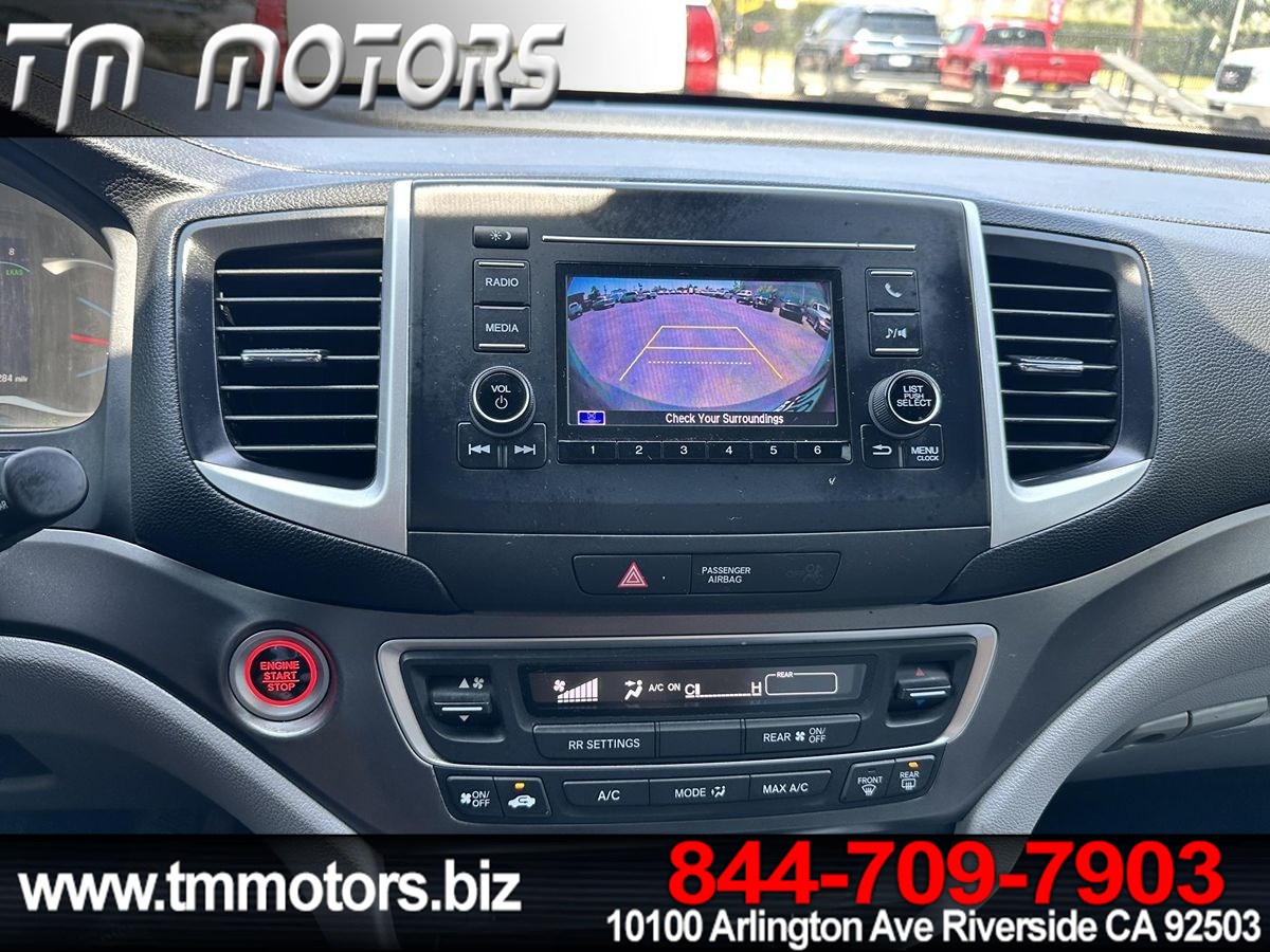 2019 Honda Pilot LX photo 8