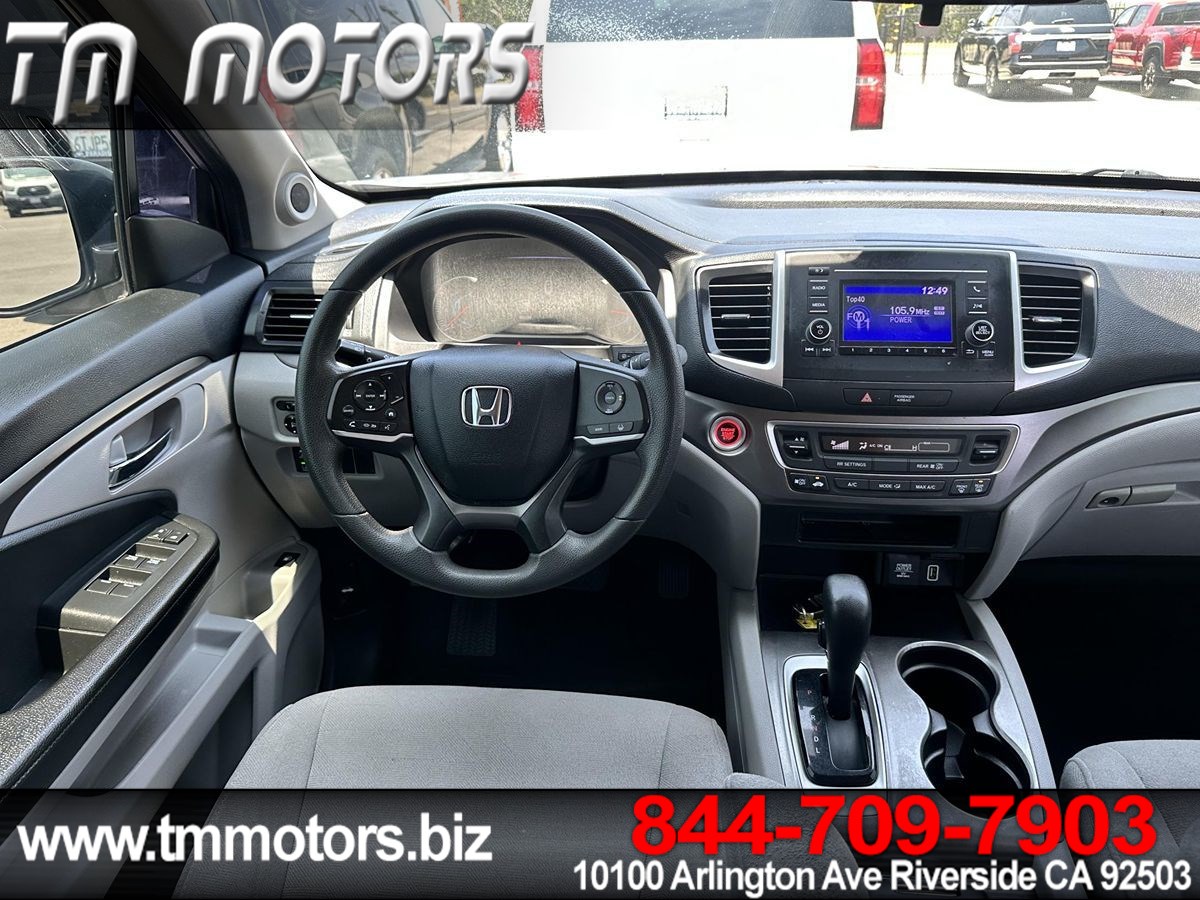 2019 Honda Pilot LX photo 13