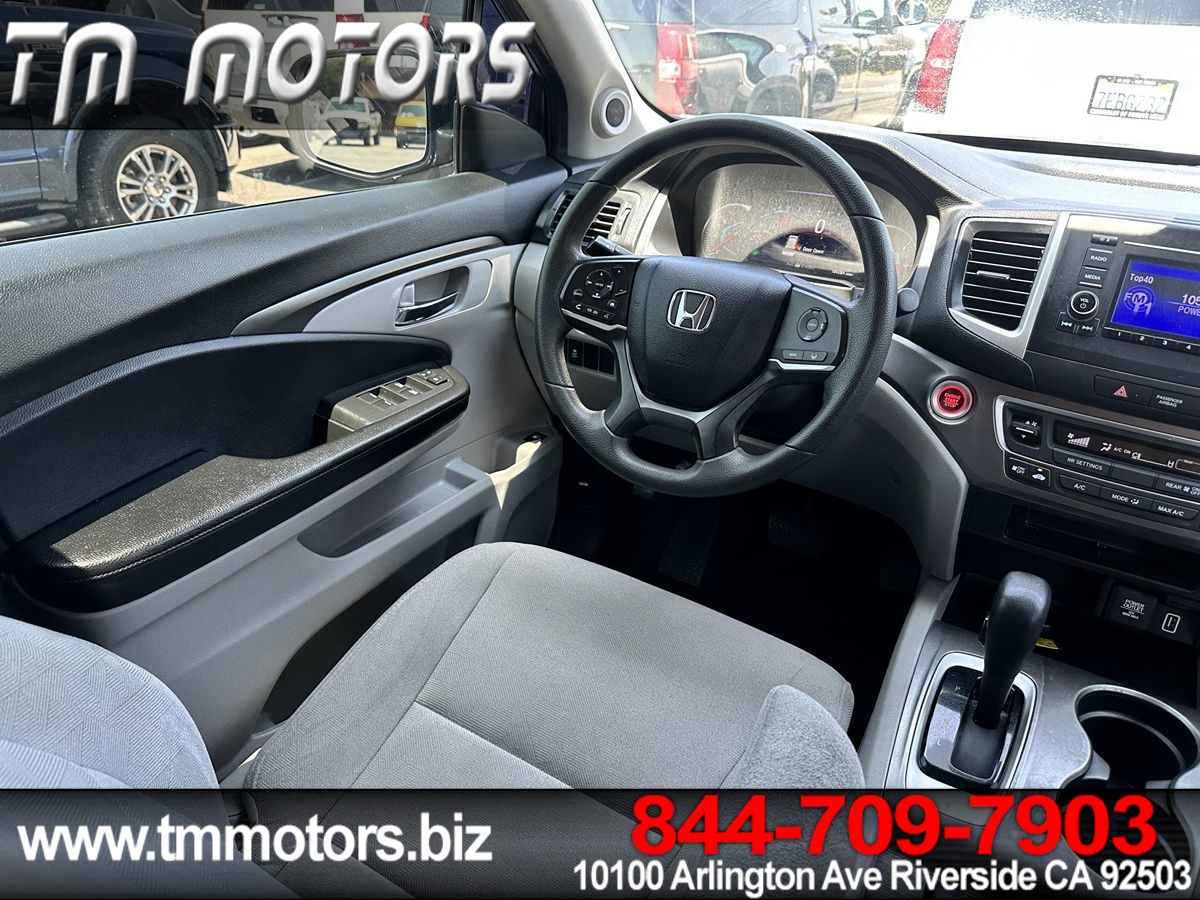 2019 Honda Pilot LX photo 14