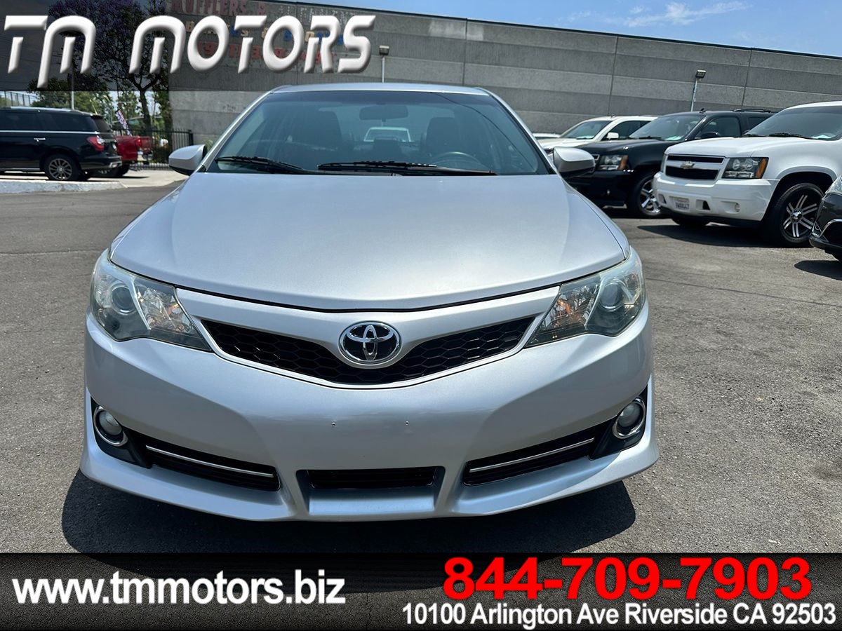 2012 Toyota Camry SE photo 2