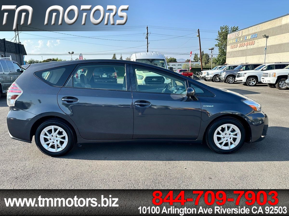 2017 Toyota Prius V Three photo 18