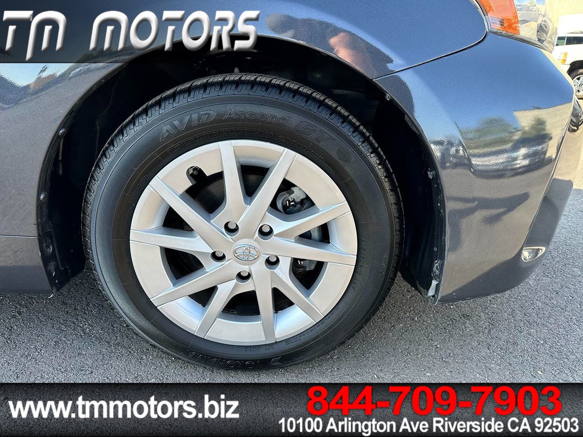 2017 Toyota Prius V Three photo 10