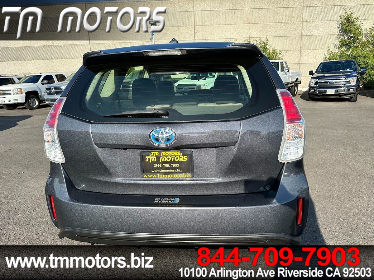 2017 Toyota Prius V Three photo 5