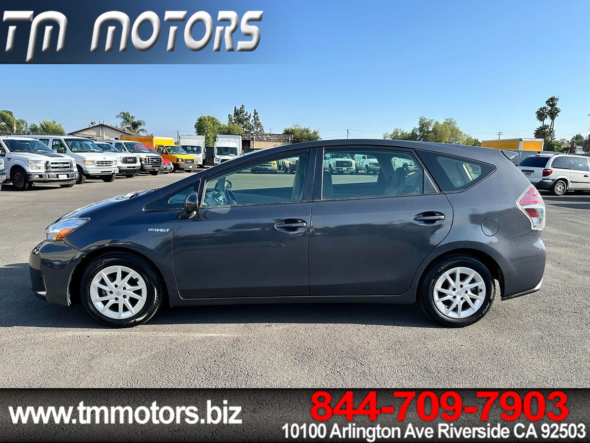 2017 Toyota Prius V Three photo 3