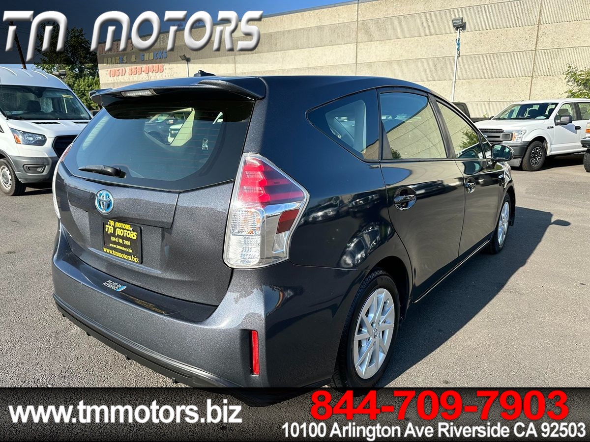 2017 Toyota Prius V Three photo 19