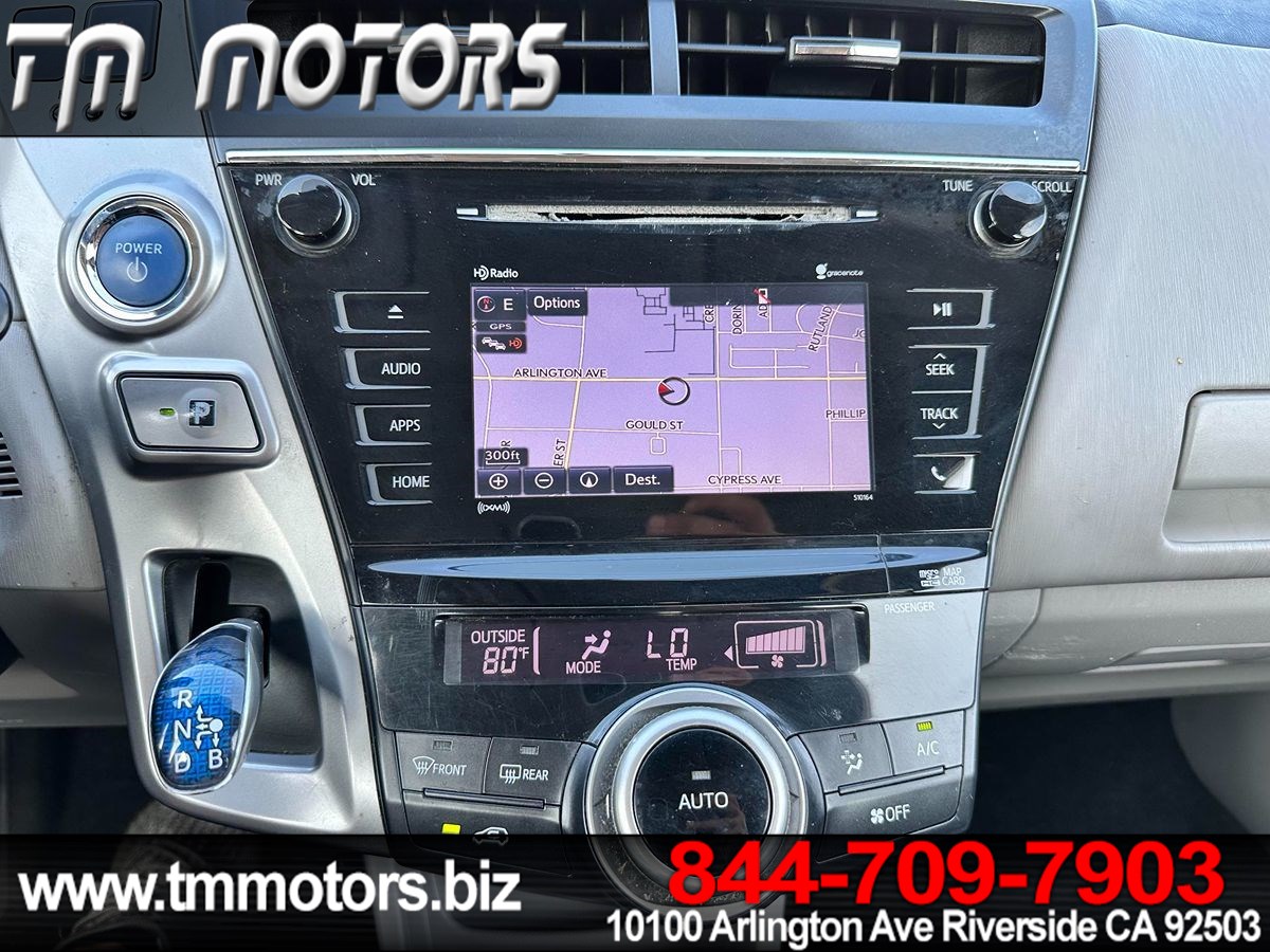 2017 Toyota Prius V Three photo 13