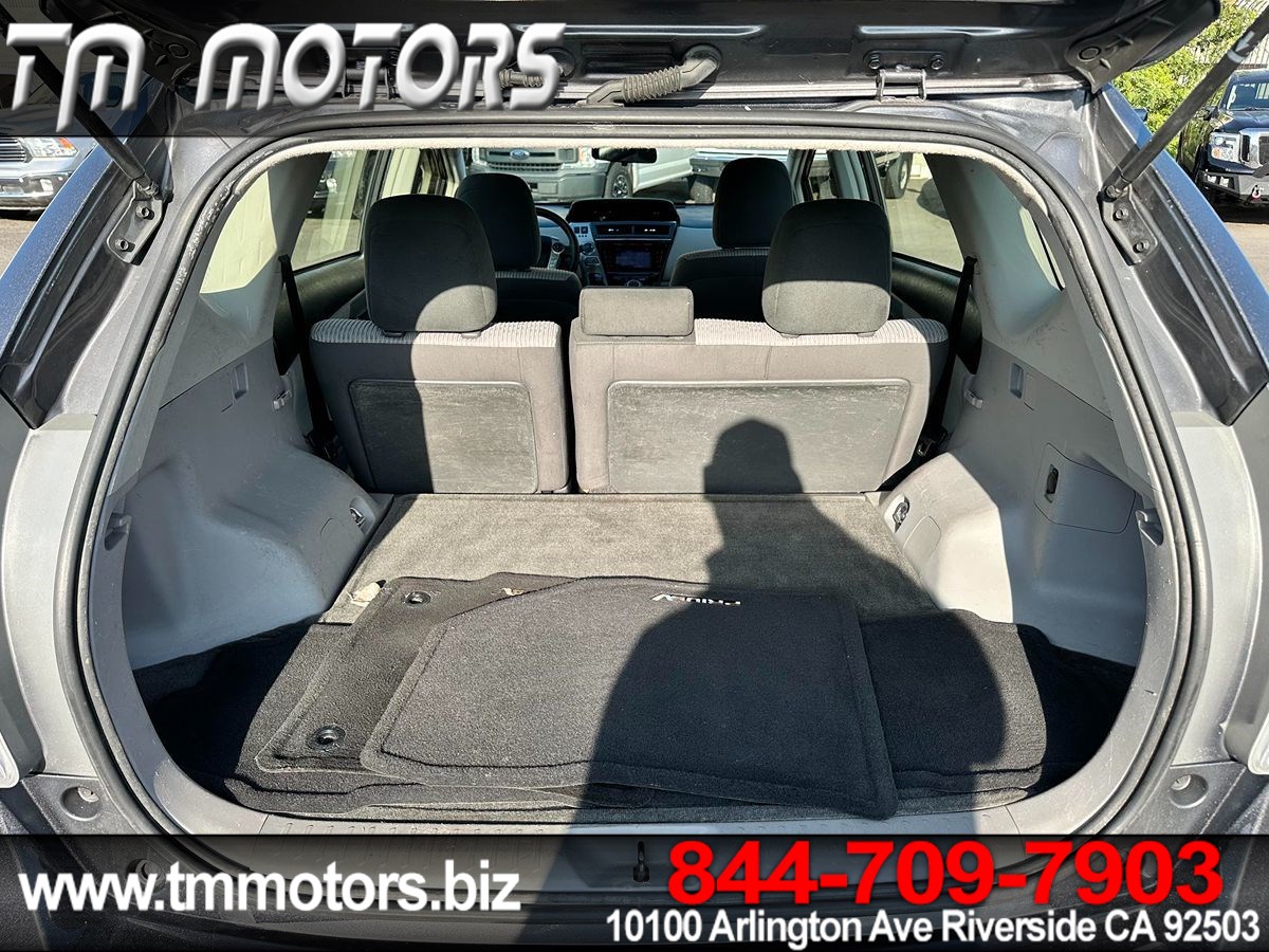 2017 Toyota Prius V Three photo 16