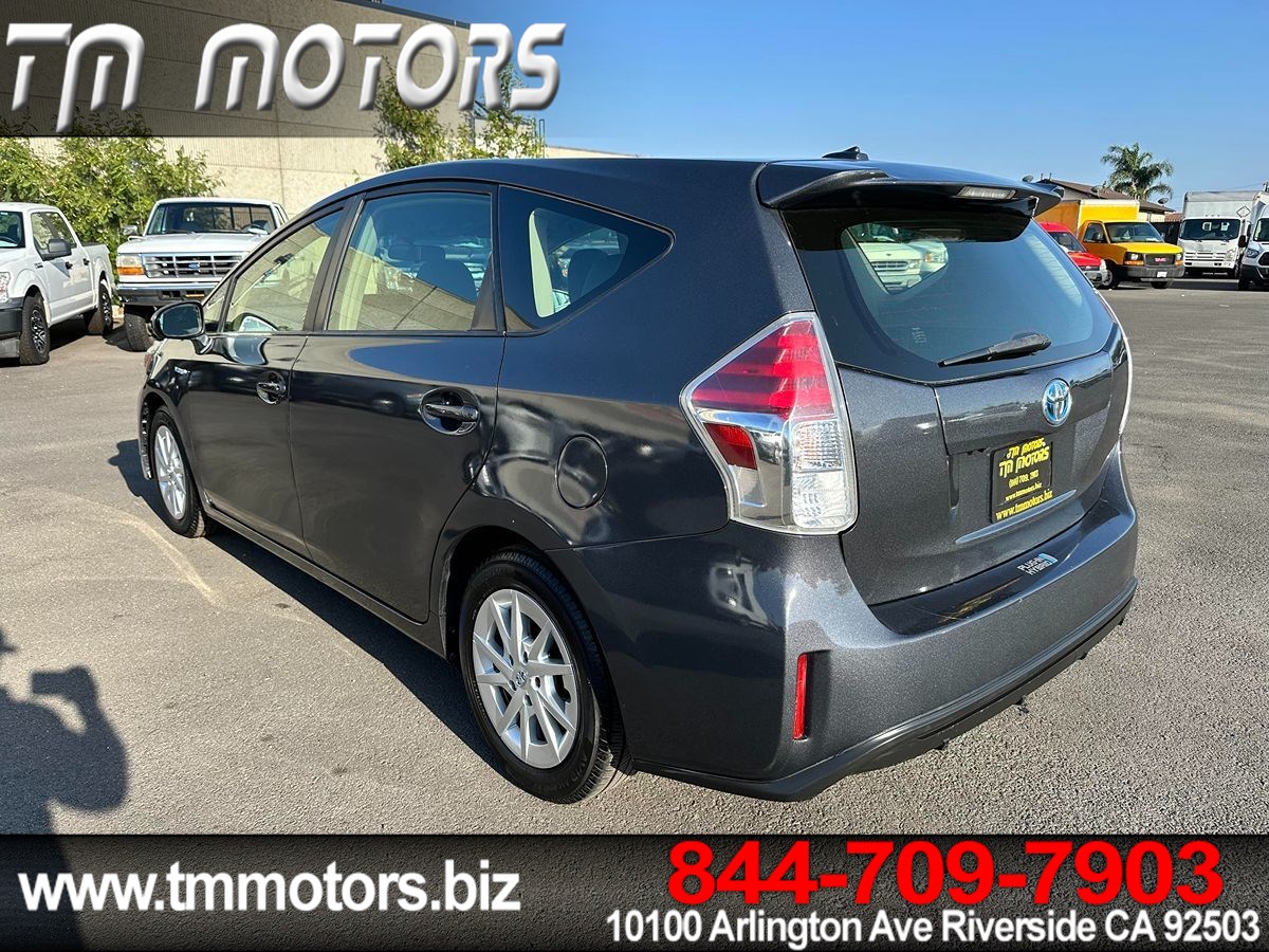 2017 Toyota Prius V Three photo 4