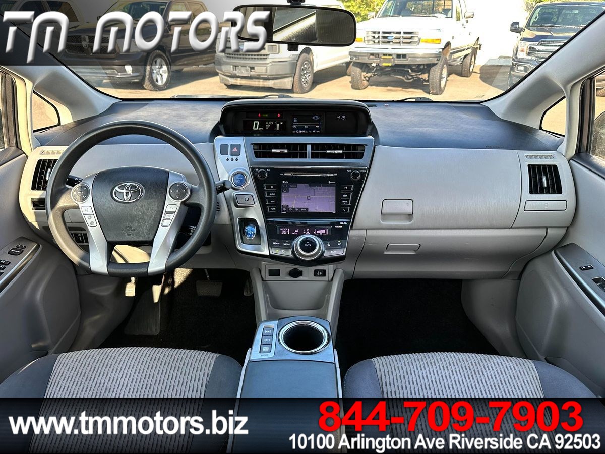 2017 Toyota Prius V Three photo 7