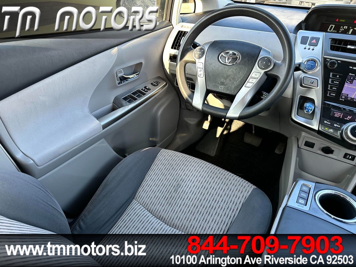2017 Toyota Prius V Three photo 14