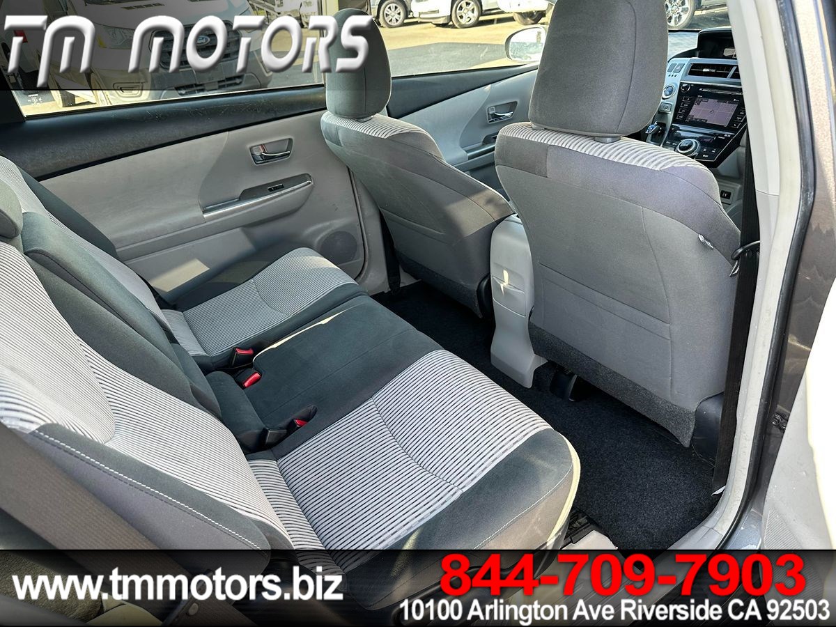 2017 Toyota Prius V Three photo 9