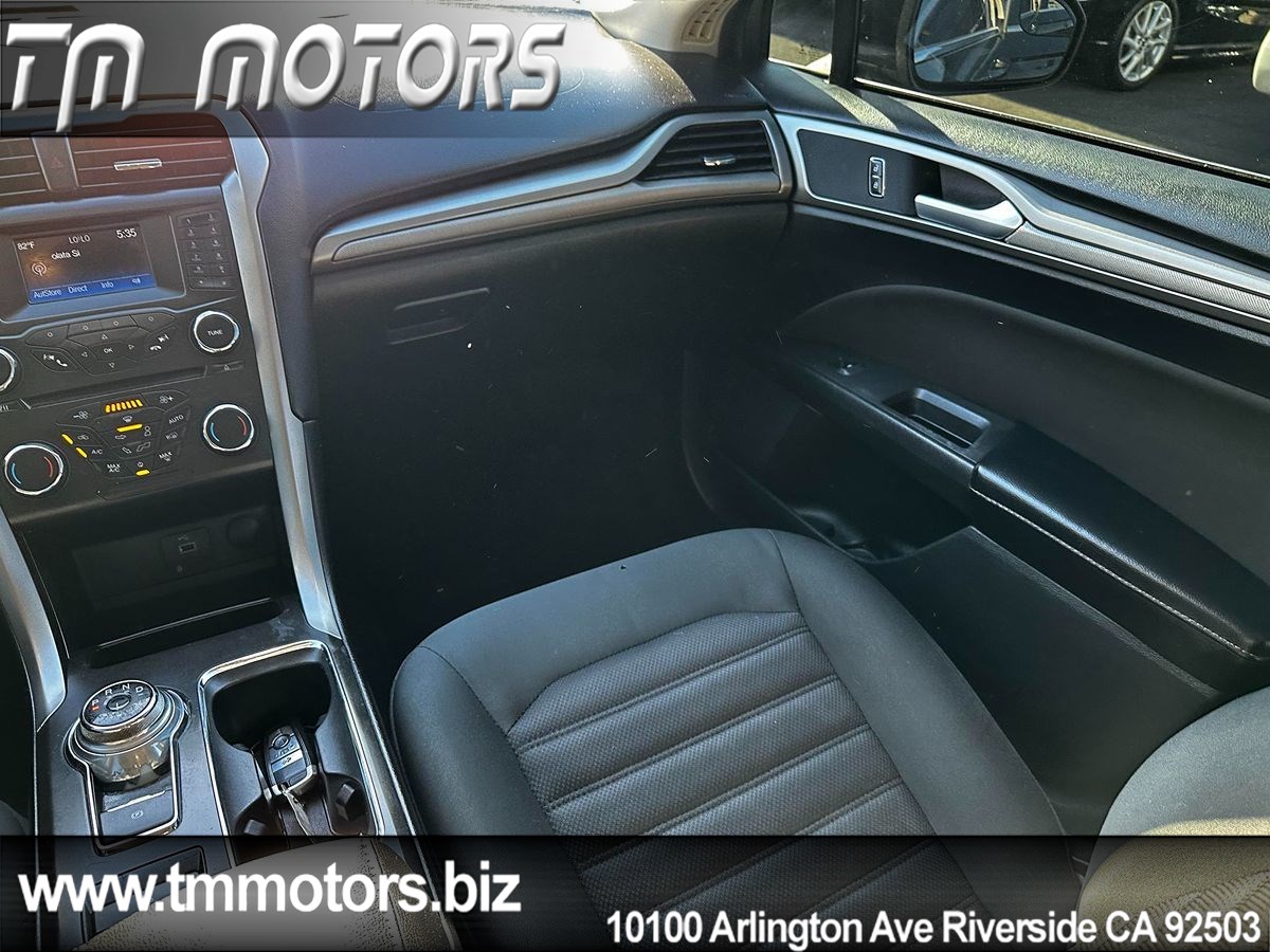 2018 Ford Fusion Hybrid SE photo 12