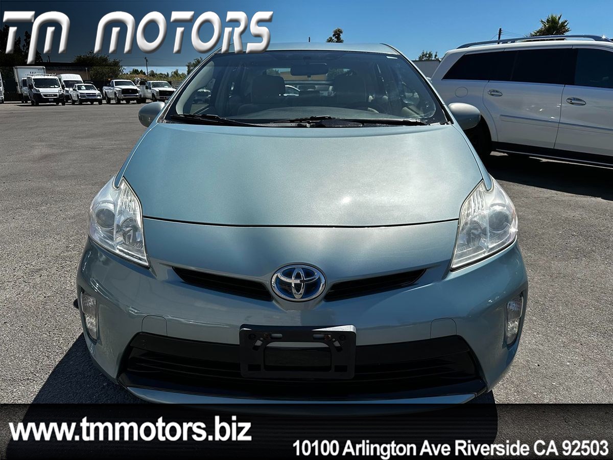 2012 Toyota Prius Three photo 2