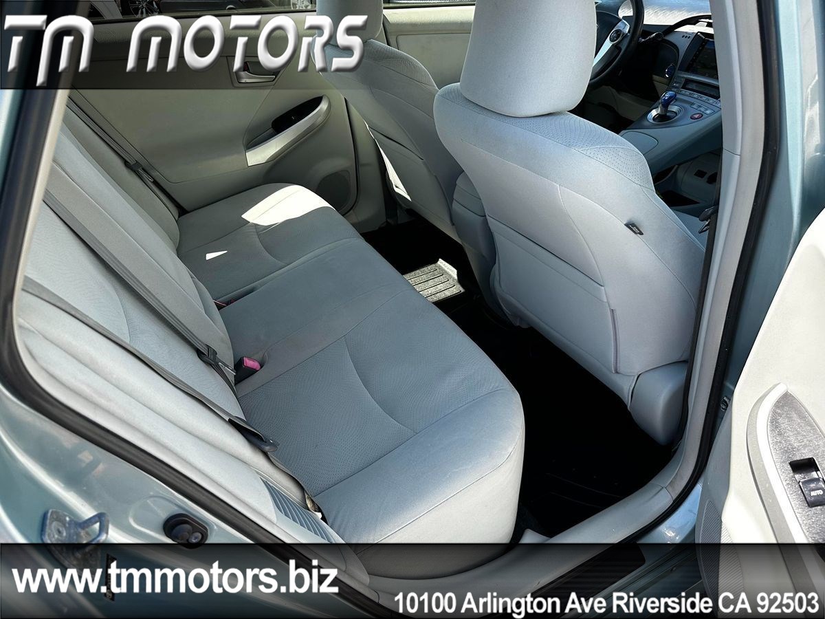 2012 Toyota Prius Three photo 16