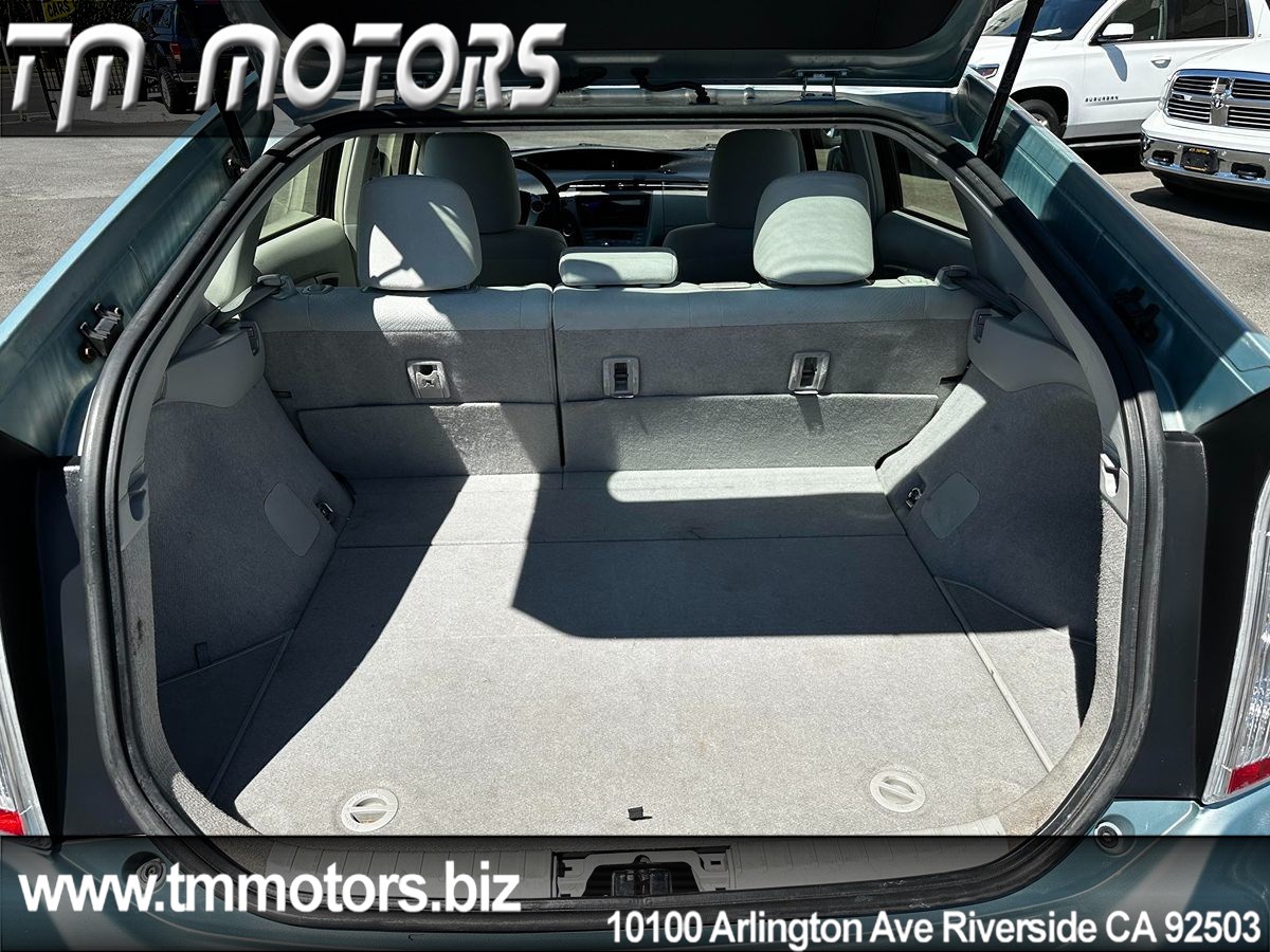 2012 Toyota Prius Three photo 17