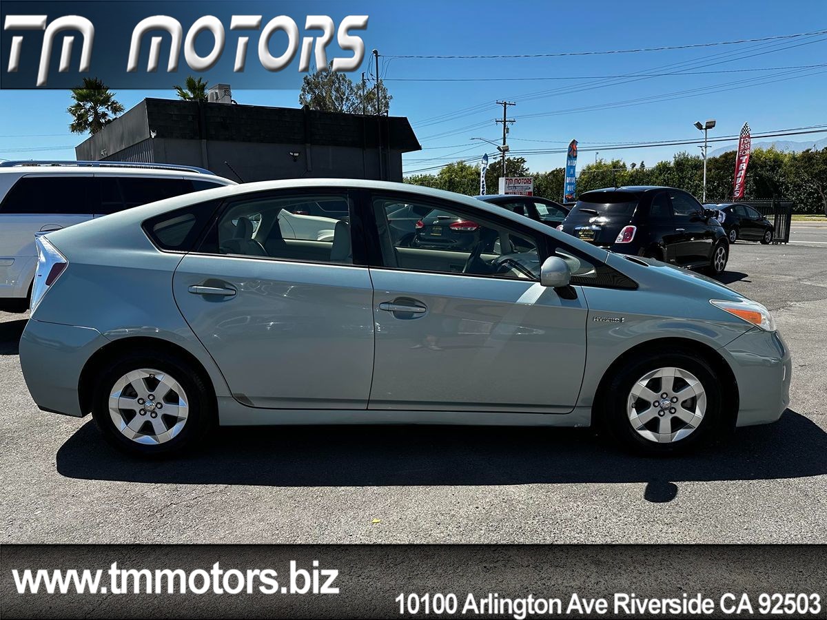 2012 Toyota Prius Three photo 19