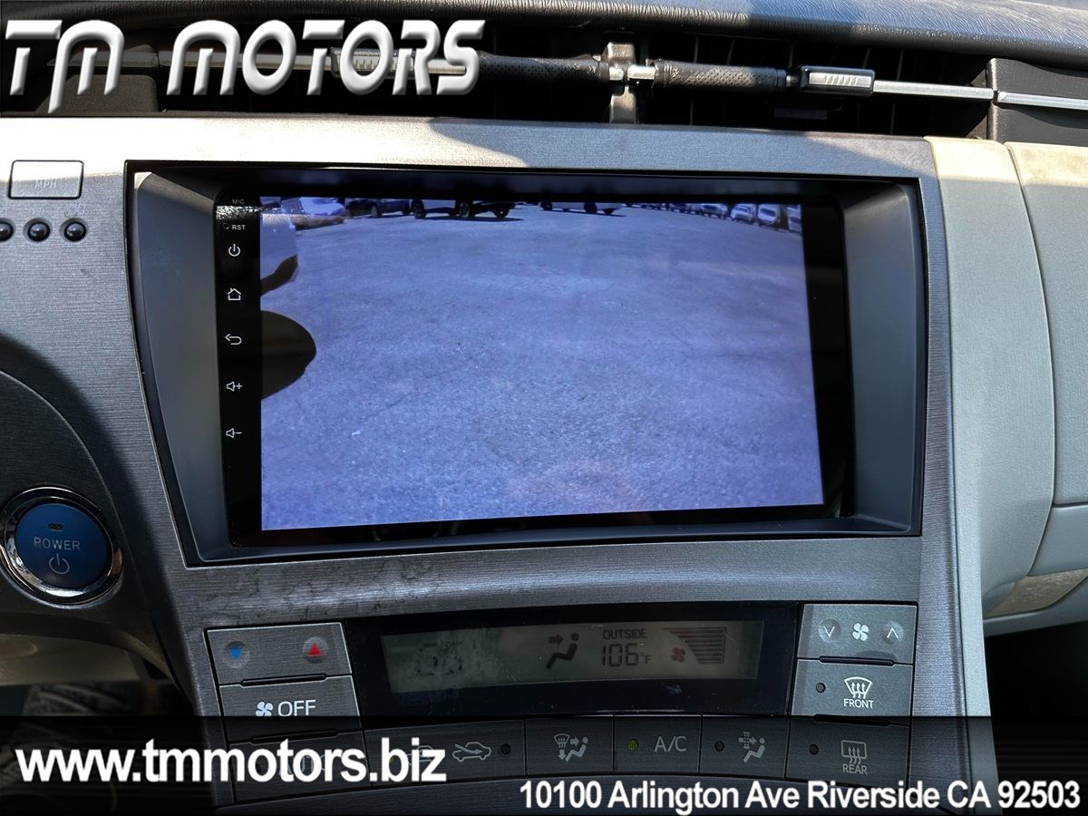 2012 Toyota Prius Three photo 8