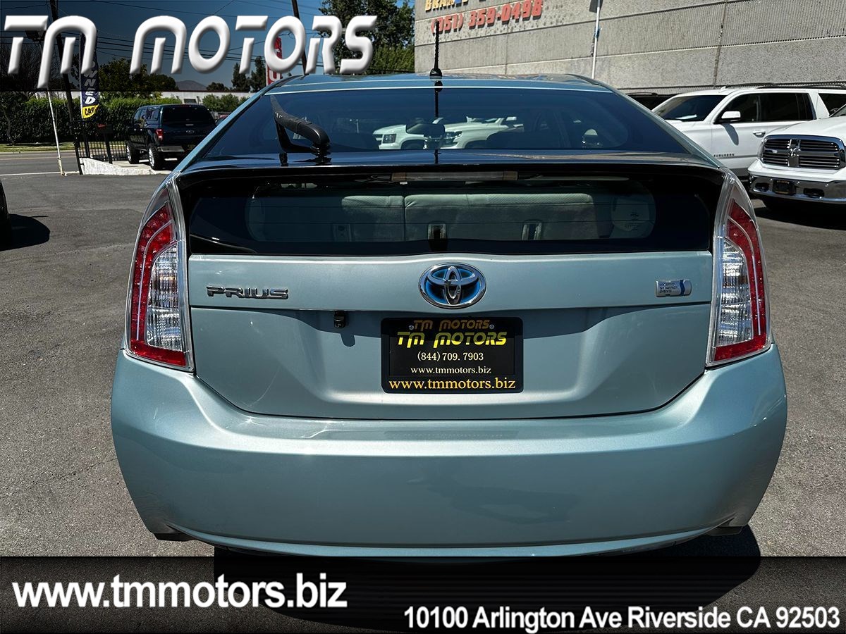 2012 Toyota Prius Three photo 5