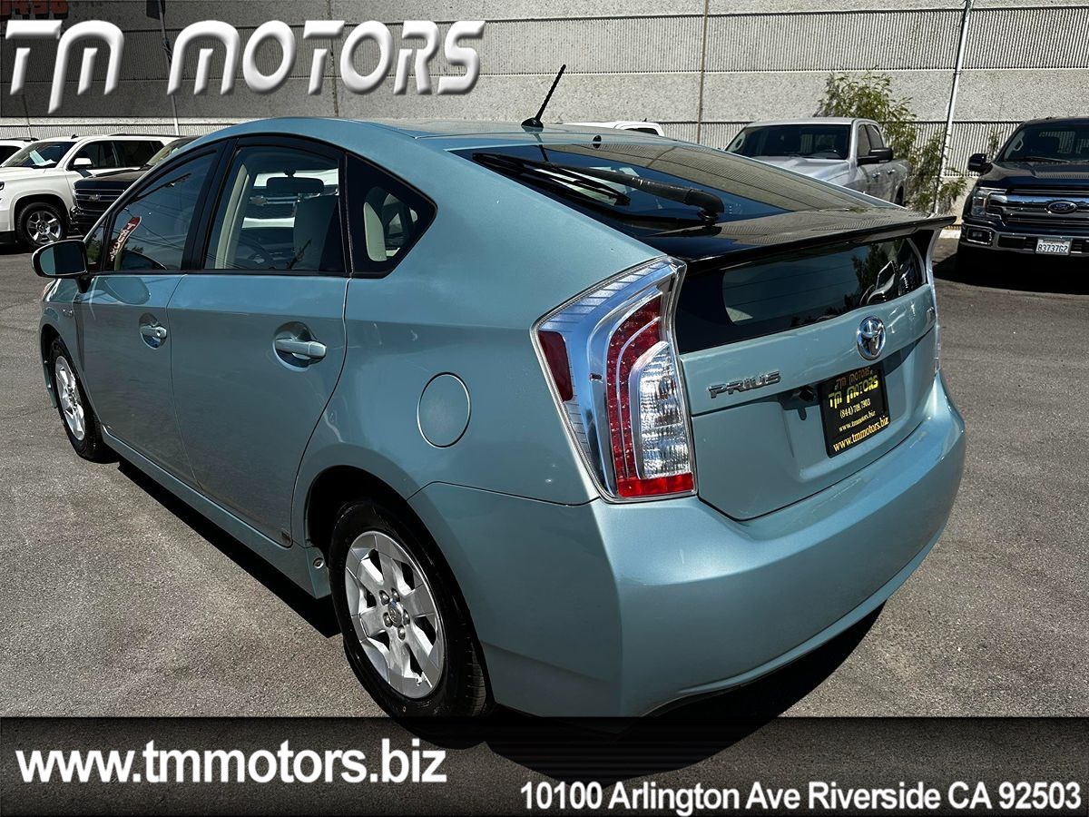 2012 Toyota Prius Three photo 4