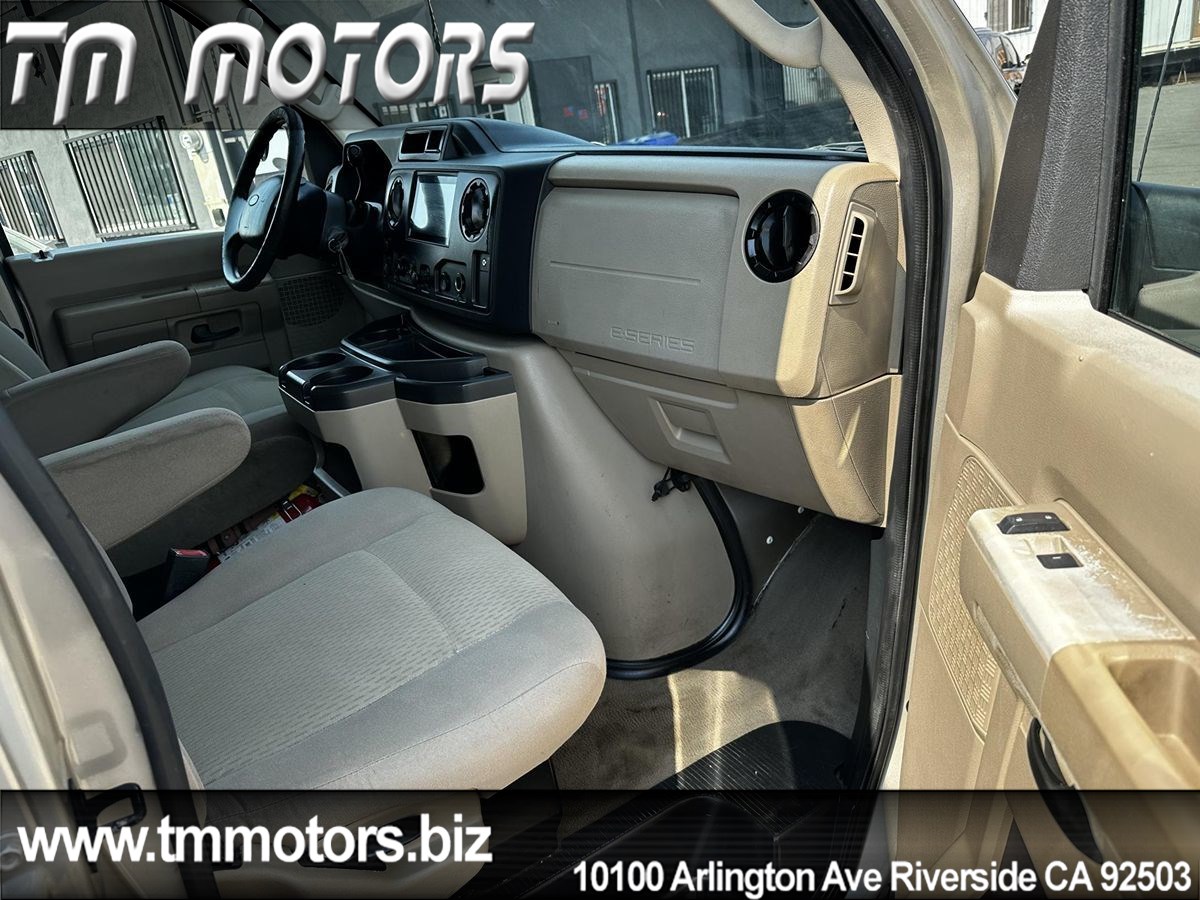 2011 Ford E-350 photo 11
