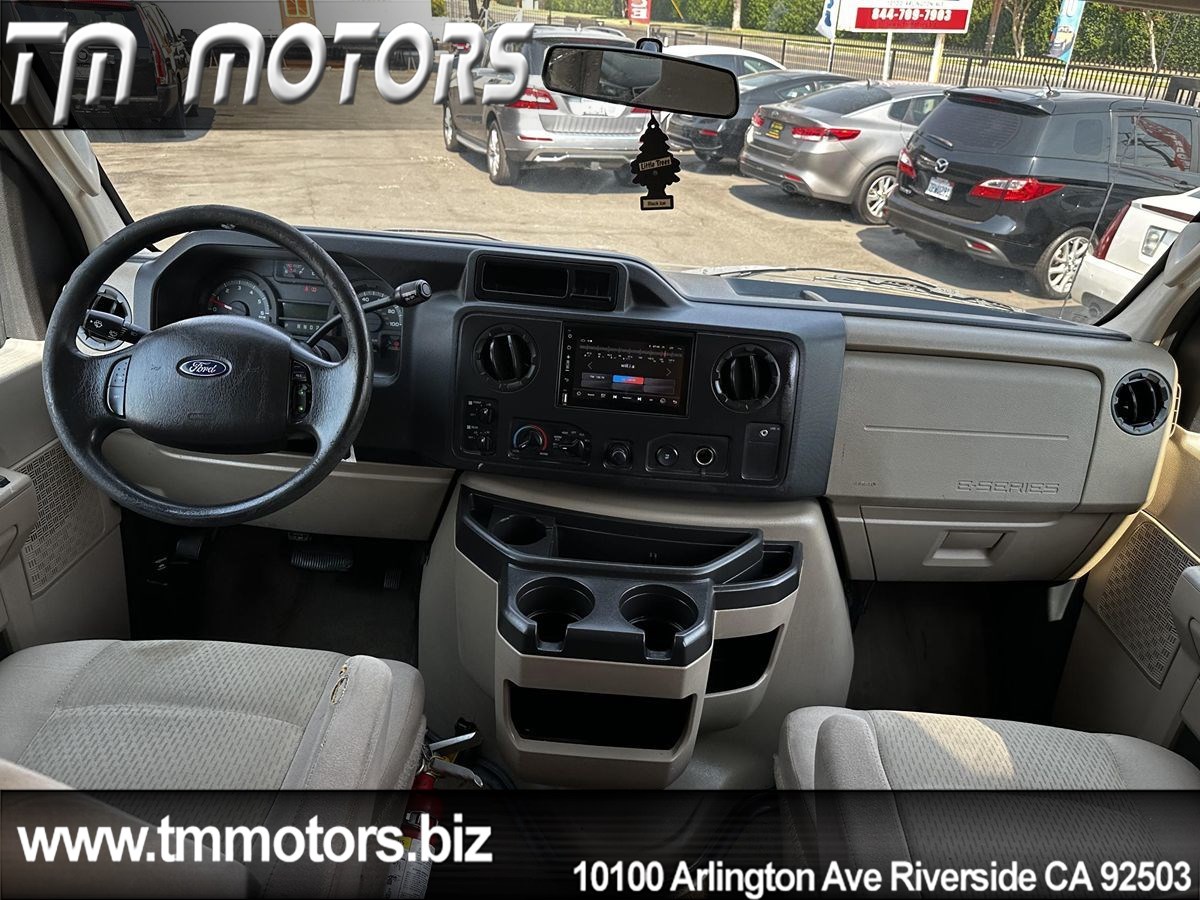 2011 Ford E-350 photo 7