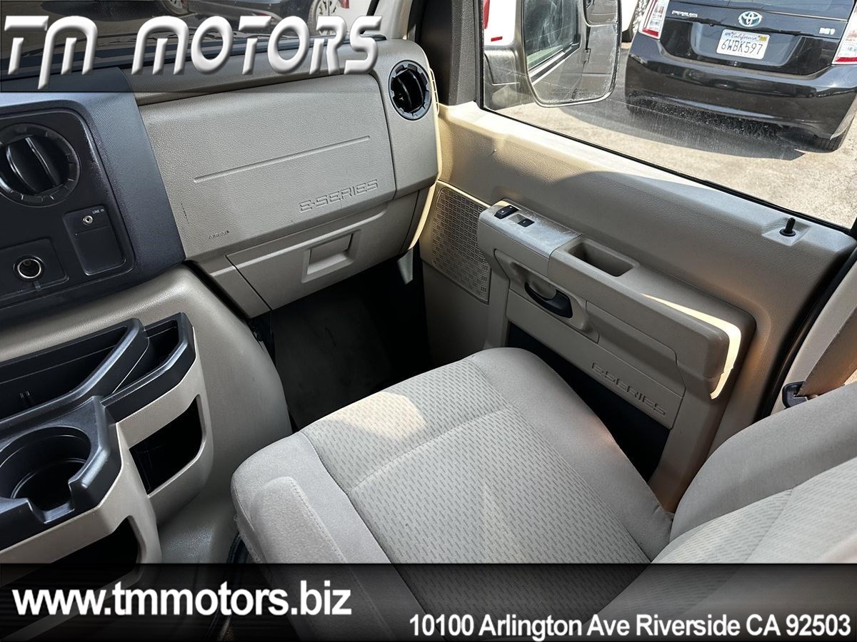 2011 Ford E-350 photo 12