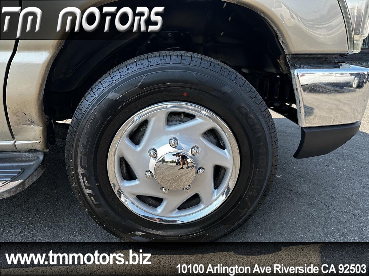 2011 Ford E-350 photo 20