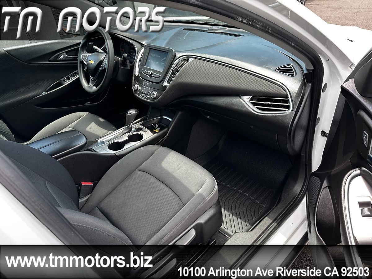 2017 Chevrolet Malibu 1LT photo 11
