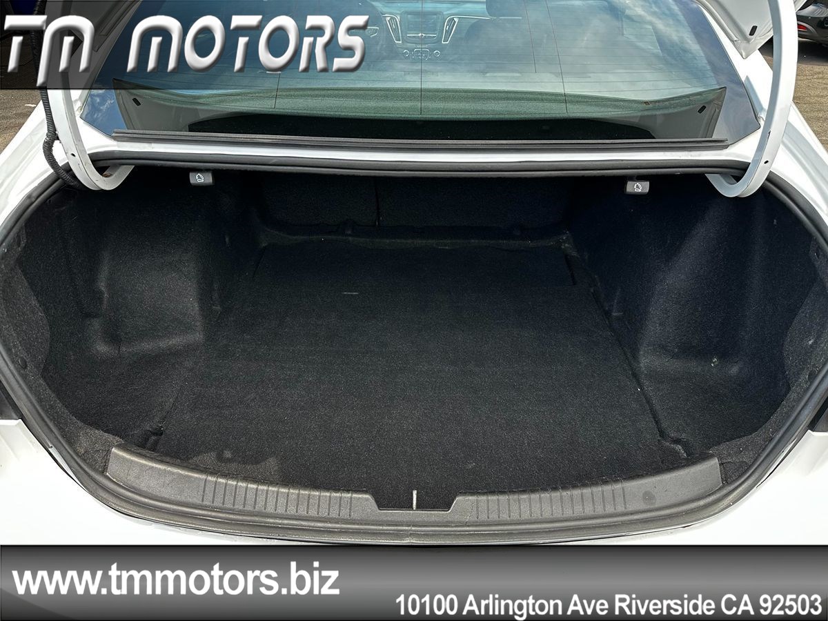 2017 Chevrolet Malibu 1LT photo 19