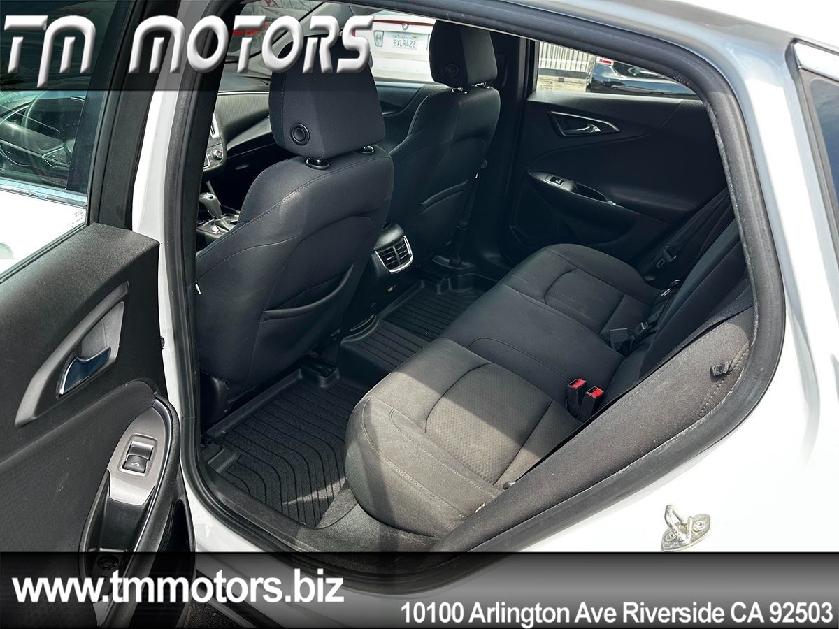 2017 Chevrolet Malibu 1LT photo 9