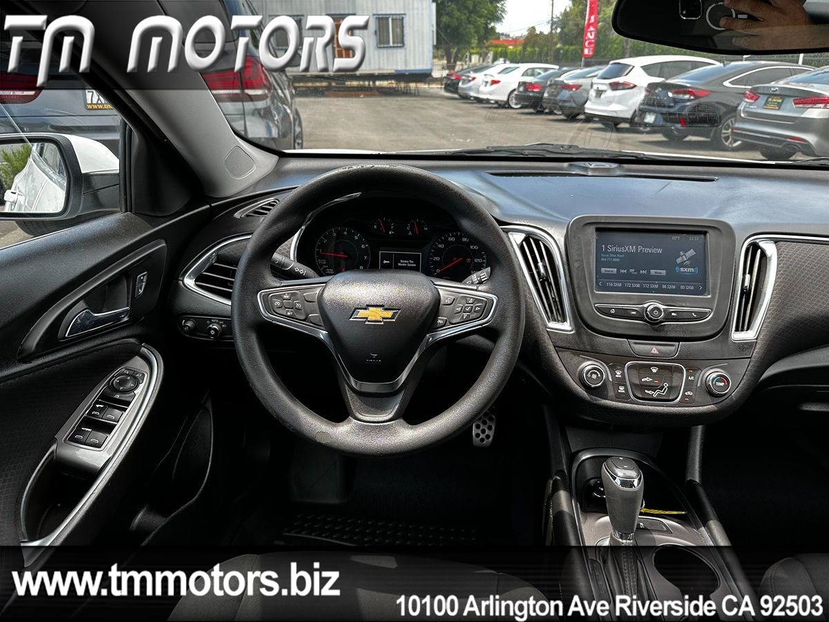 2017 Chevrolet Malibu 1LT photo 13