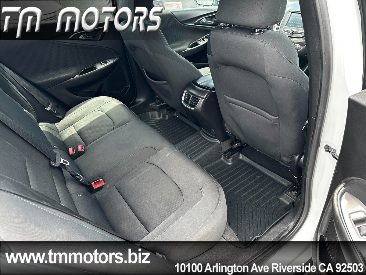 2017 Chevrolet Malibu 1LT photo 15