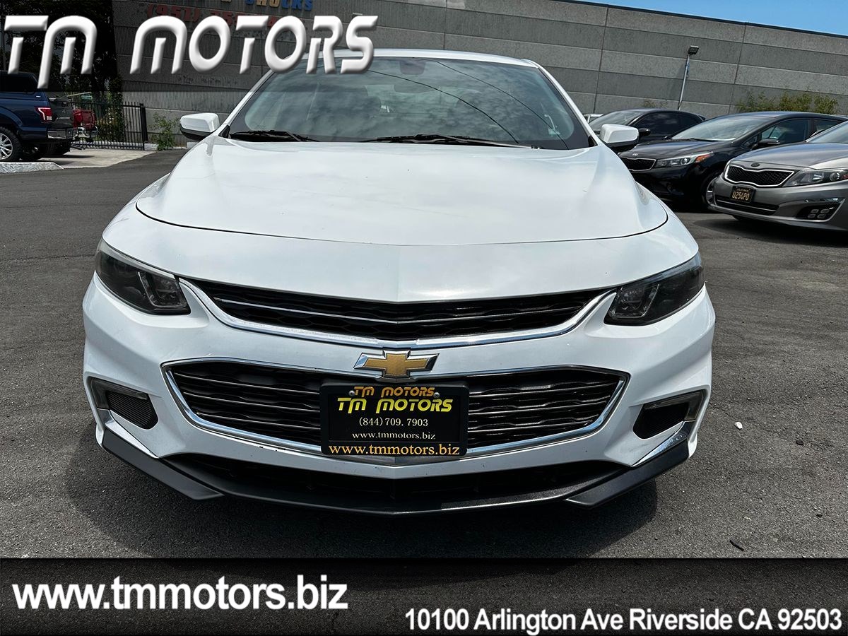 2017 Chevrolet Malibu 1LT photo 2