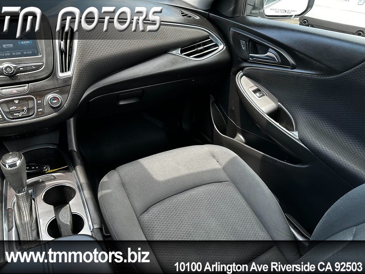 2017 Chevrolet Malibu 1LT photo 12