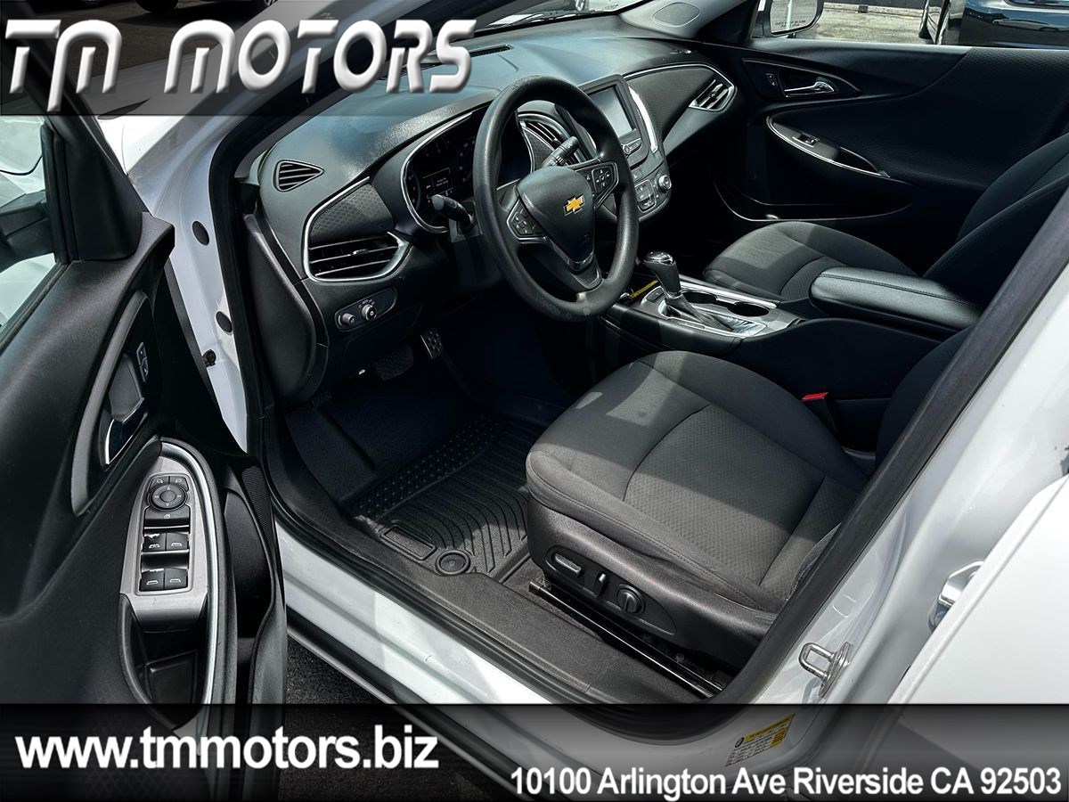 2017 Chevrolet Malibu 1LT photo 6