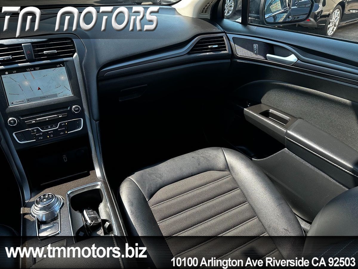 2018 Ford Fusion SE photo 12