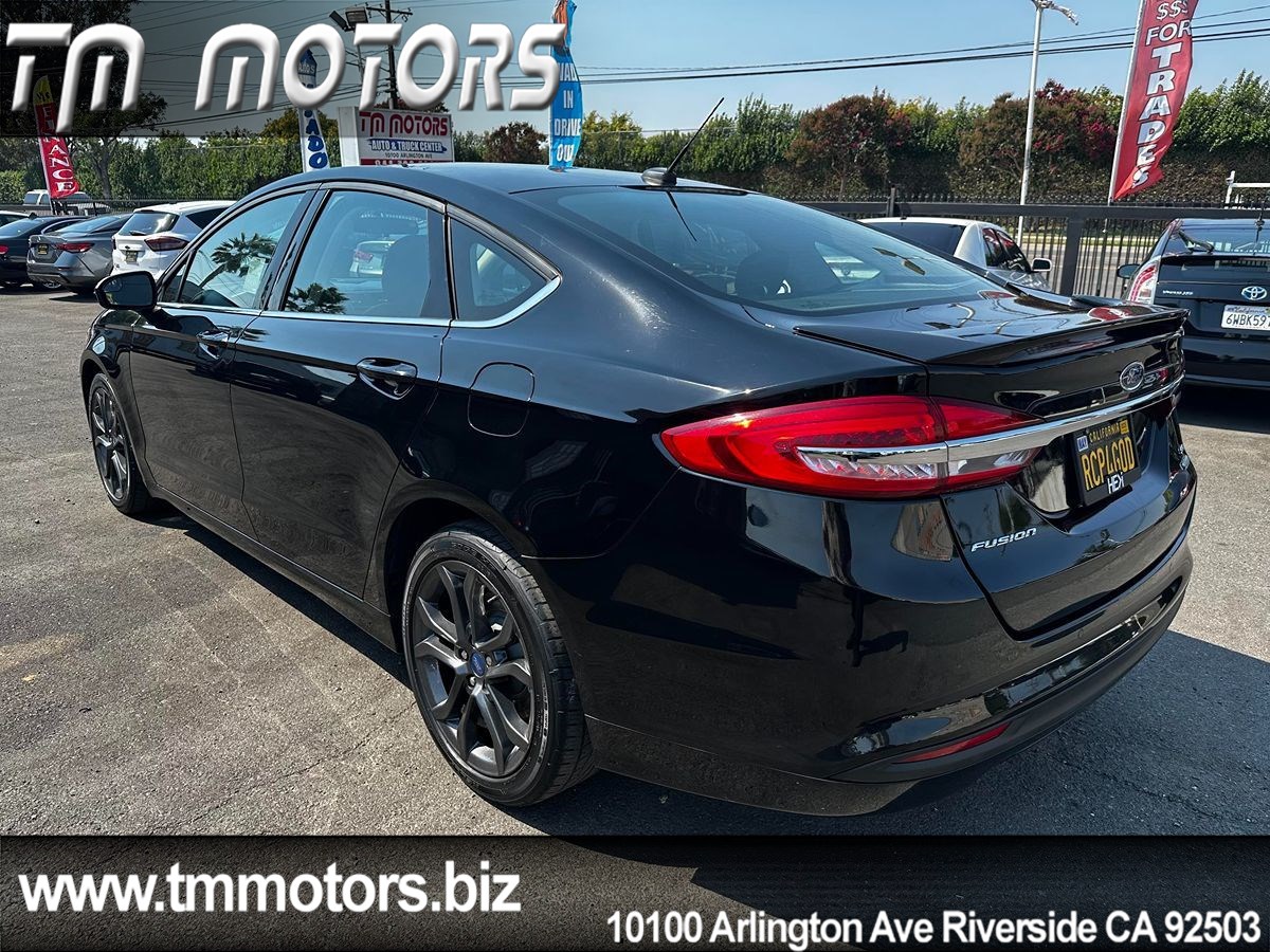 2018 Ford Fusion SE photo 4