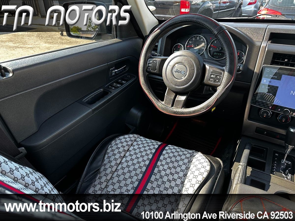 2012 Jeep Liberty Sport photo 14